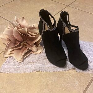 Black Suede Ankle Boots 4 3/4 Kitten heels Size 8